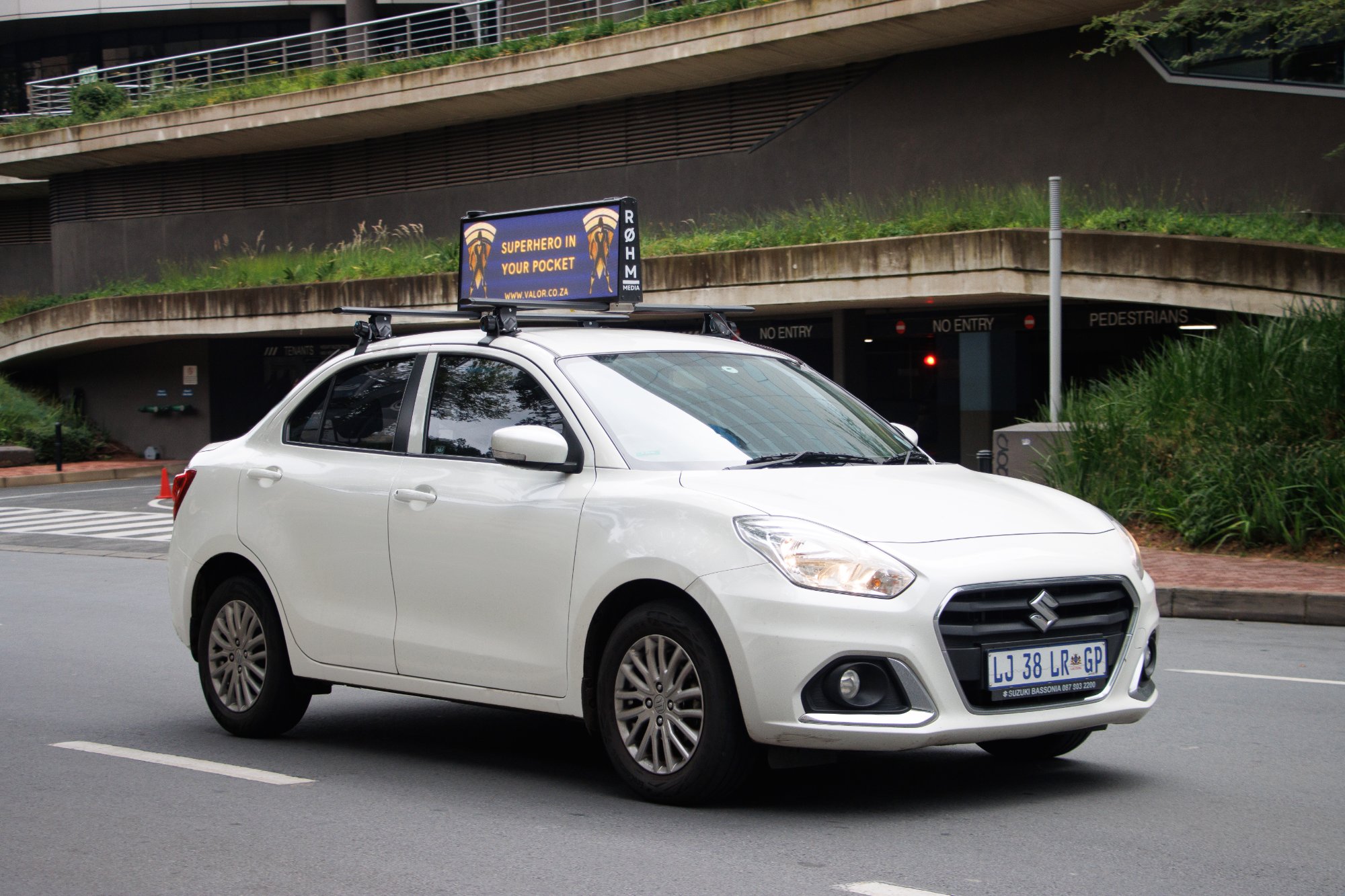 Valor campaign on ROHM Media cartop screen in Sandton